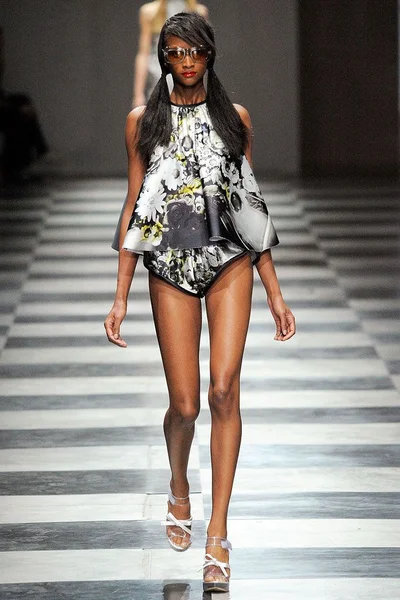 Look 27